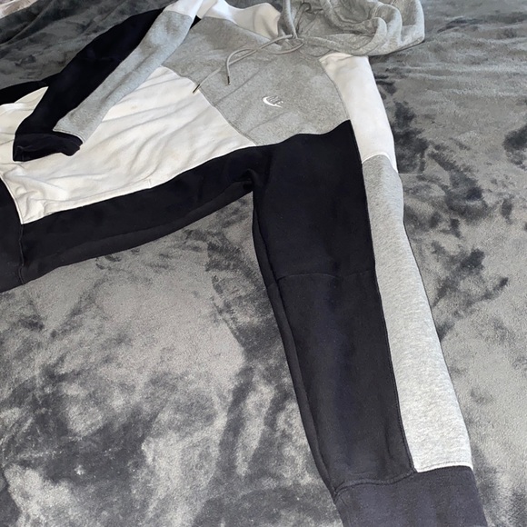 COPY - White/Grey/Black NIKE pull-over Hoodie - Picture 4 of 4